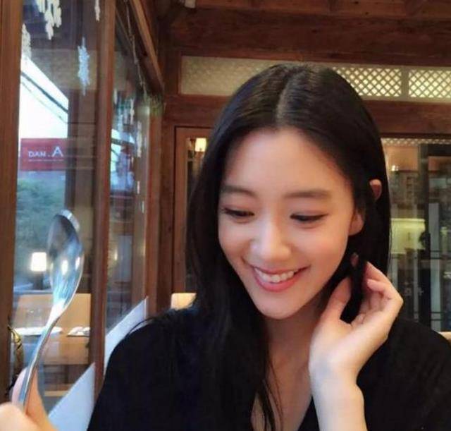 韩国女主播在线 弹壳与玫瑰